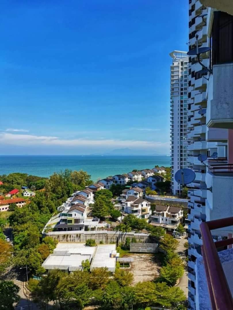 Airbnb At Sri Sayang Batu Ferringhi Beach Kültér fotó