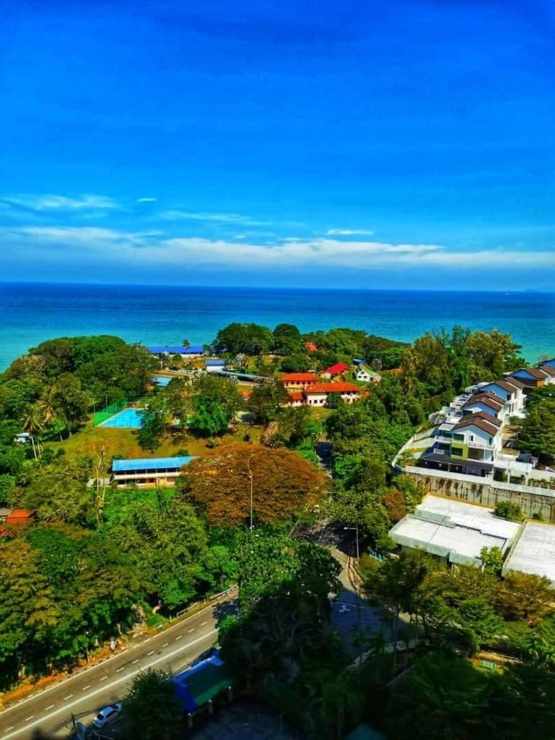 Airbnb At Sri Sayang Batu Ferringhi Beach Kültér fotó