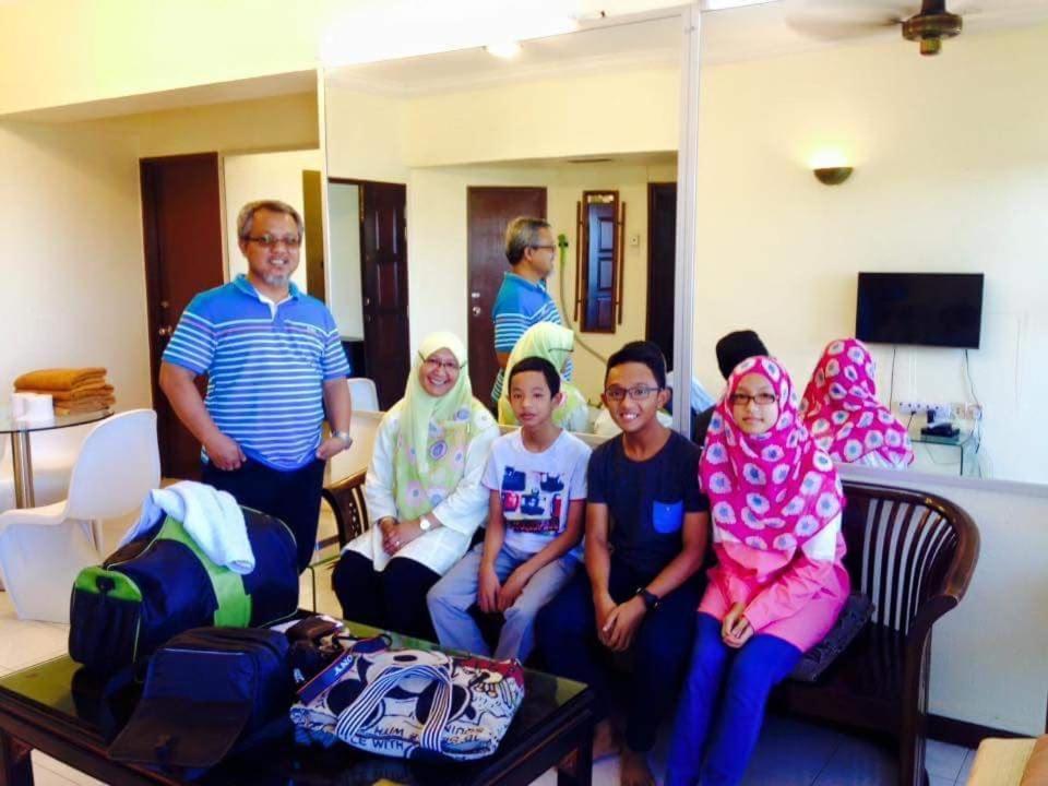 Airbnb At Sri Sayang Batu Ferringhi Beach Kültér fotó