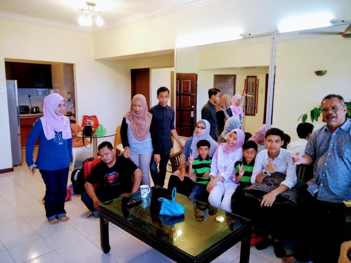 Airbnb At Sri Sayang Batu Ferringhi Beach Kültér fotó