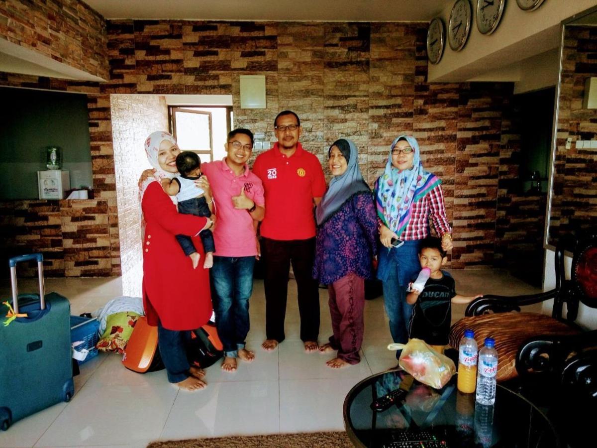 Airbnb At Sri Sayang Batu Ferringhi Beach Kültér fotó