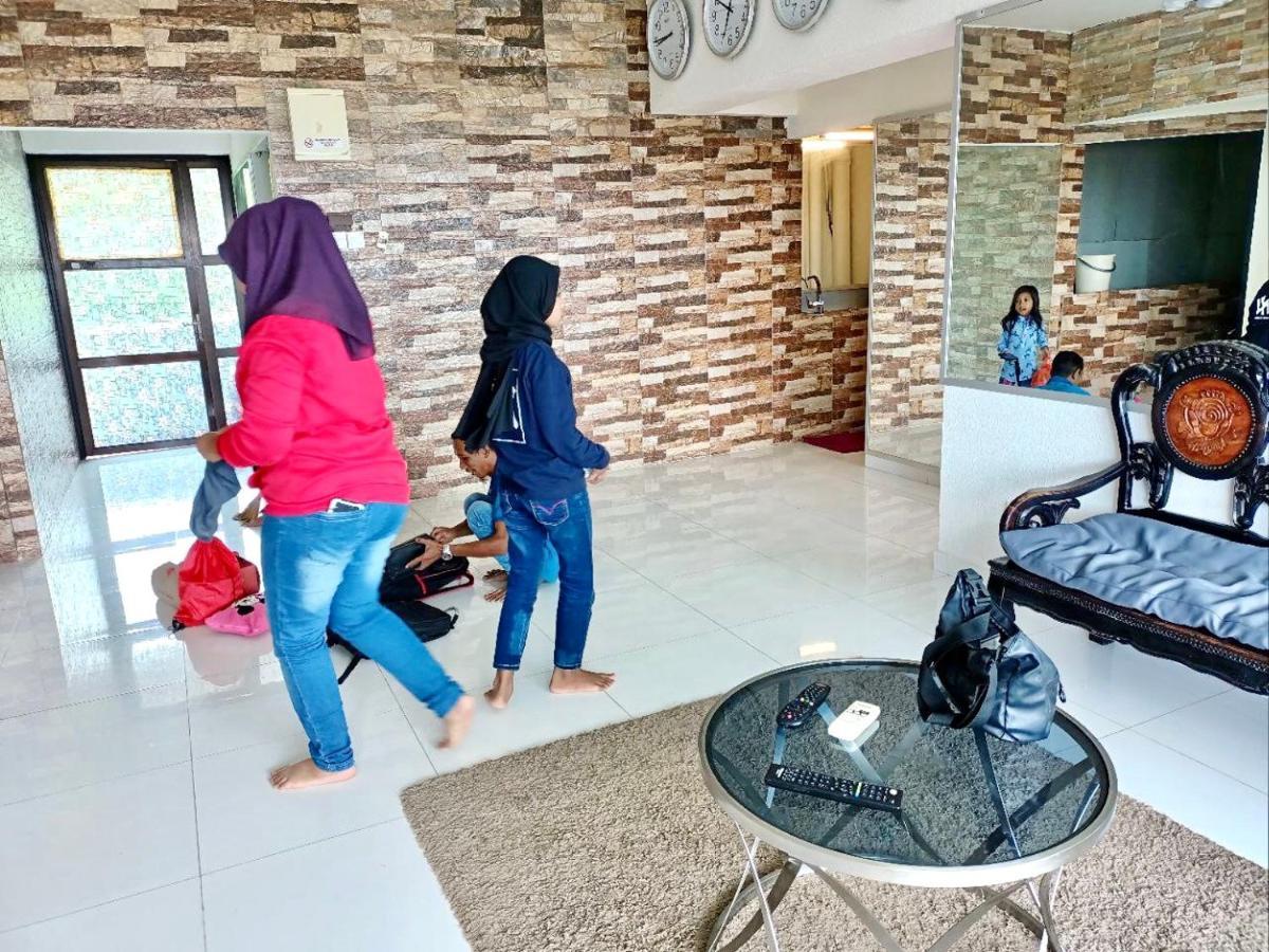 Airbnb At Sri Sayang Batu Ferringhi Beach Kültér fotó