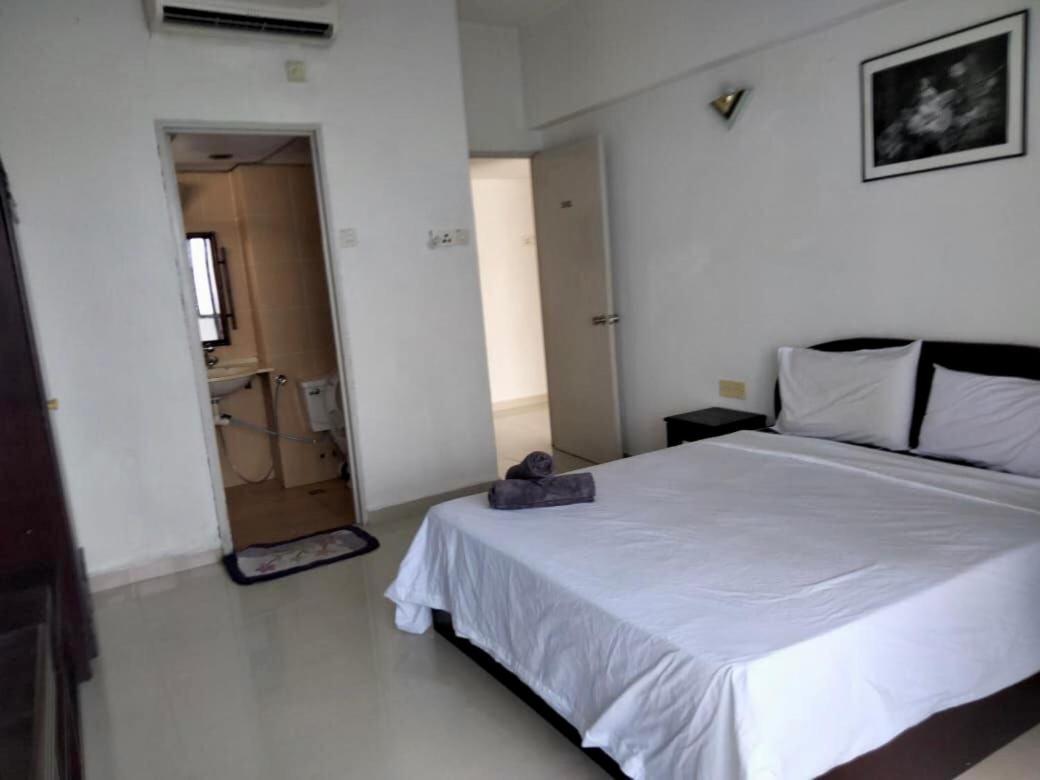 Airbnb At Sri Sayang Batu Ferringhi Beach Kültér fotó