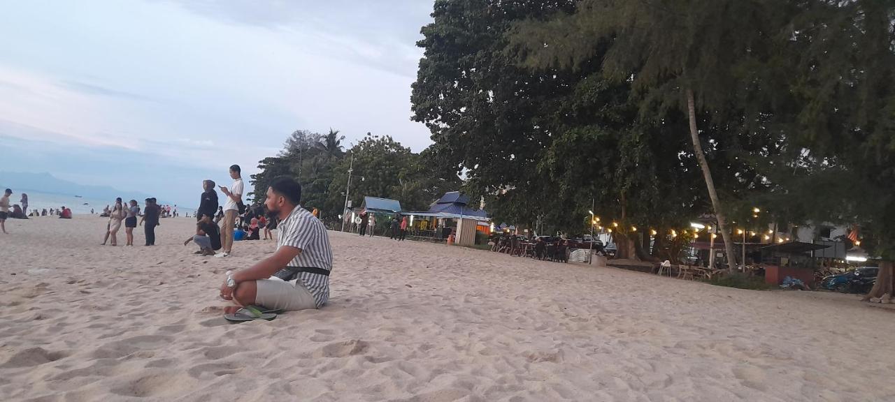 Airbnb At Sri Sayang Batu Ferringhi Beach Kültér fotó