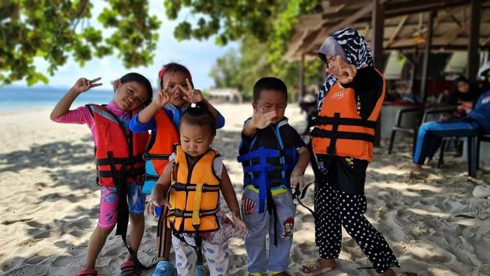 Airbnb At Sri Sayang Batu Ferringhi Beach Kültér fotó